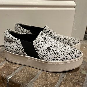 VINCE Warren Pull On Flats - Black & White 7